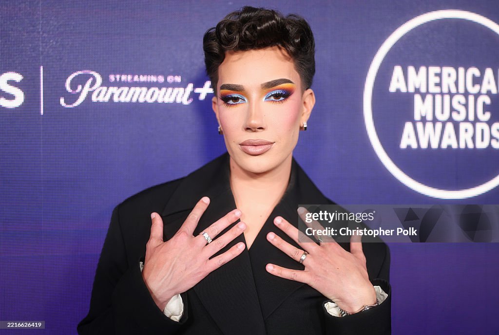 2025 American Music Awards - Arrivals