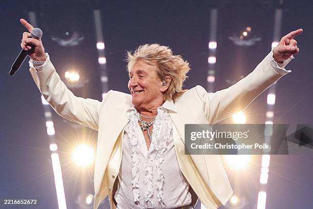 Rod Stewart performs onstage at the 2025 American Music Awards held at the Fontainebleau Las Vegas on May 26, 2025 in Las Vegas, Nevada.
