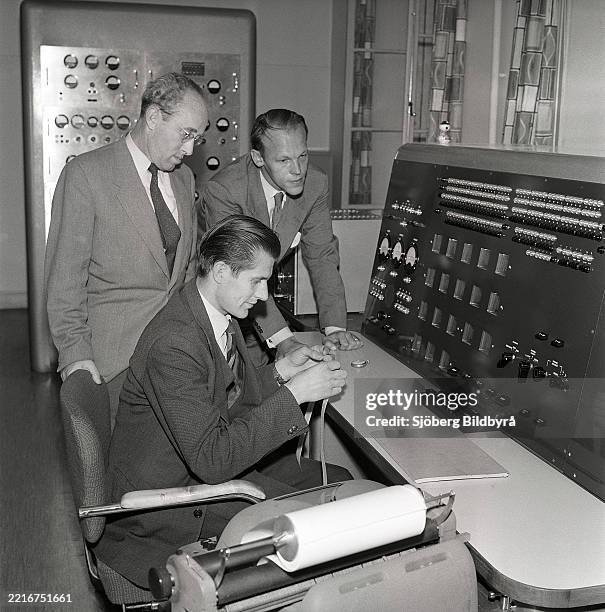 First Binary Processor Unit 112 Computer Data Animation Stock Photos, High-Res Pictures, and Images ...