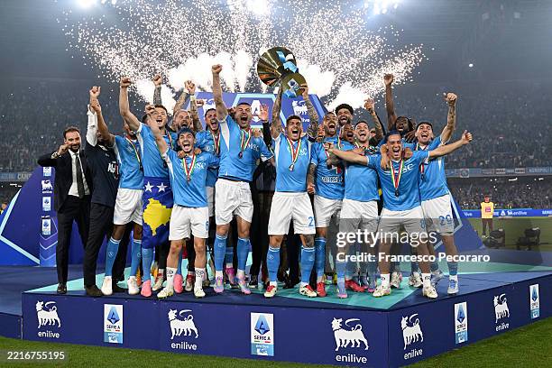 Giovanni Di Lorenzo of Napoli lifts the Serie A TIM Scudetto title trophy after his team's victory in the Serie A match between Napoli and Cagliari...