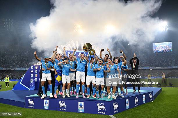 Giovanni Di Lorenzo of Napoli lifts the Serie A TIM Scudetto title trophy after his team's victory in the Serie A match between Napoli and Cagliari...