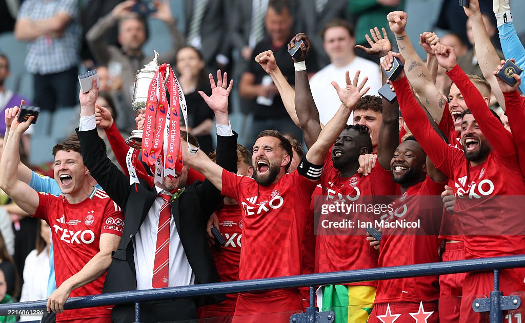Shinnie Graeme Shinnie of Aberdeen lifts the Scottish Gas Scottish Cup trophy ...