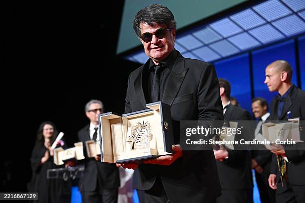 Jafar Panahi accepts the Palme d'Or for "Un simple accident" onstage during the closing ceremony at the 78th annual Cannes Film Festival at Palais...