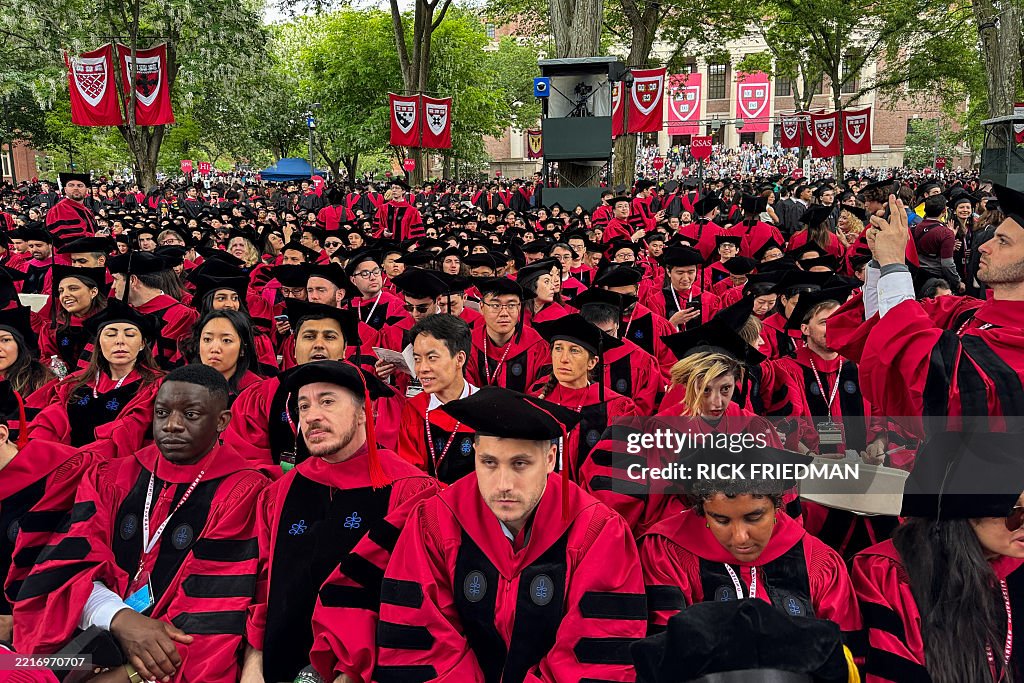 TOPSHOT-US-EDUCATION-HARVARD-GRADUATION