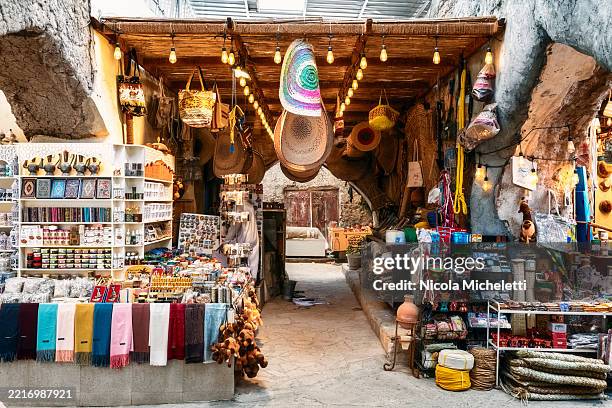 nizwa’s historic souk - gift shop stock pictures, royalty-free photos & images