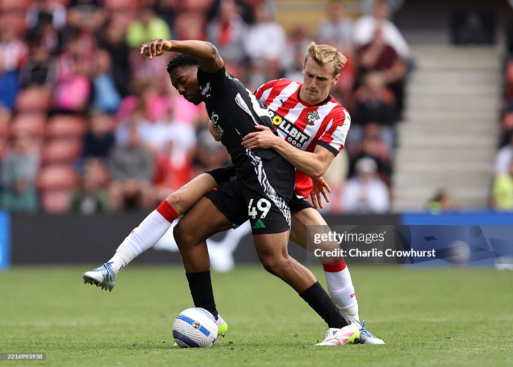Southampton FC v Arsenal FC - Premier League