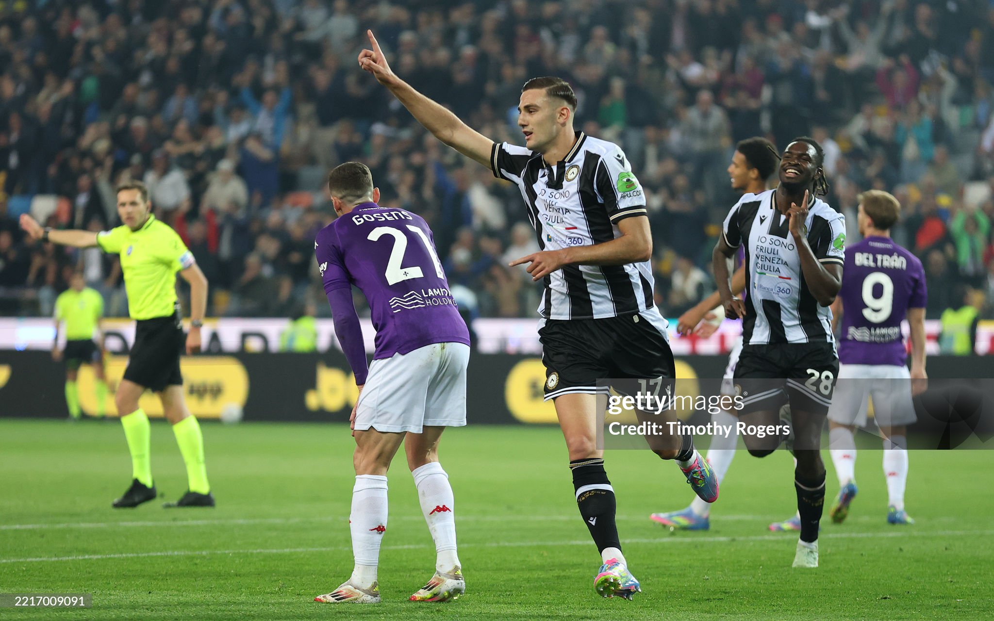 Napoli keeps pushing on the transfer market: Lucca follows Lang and Beukema