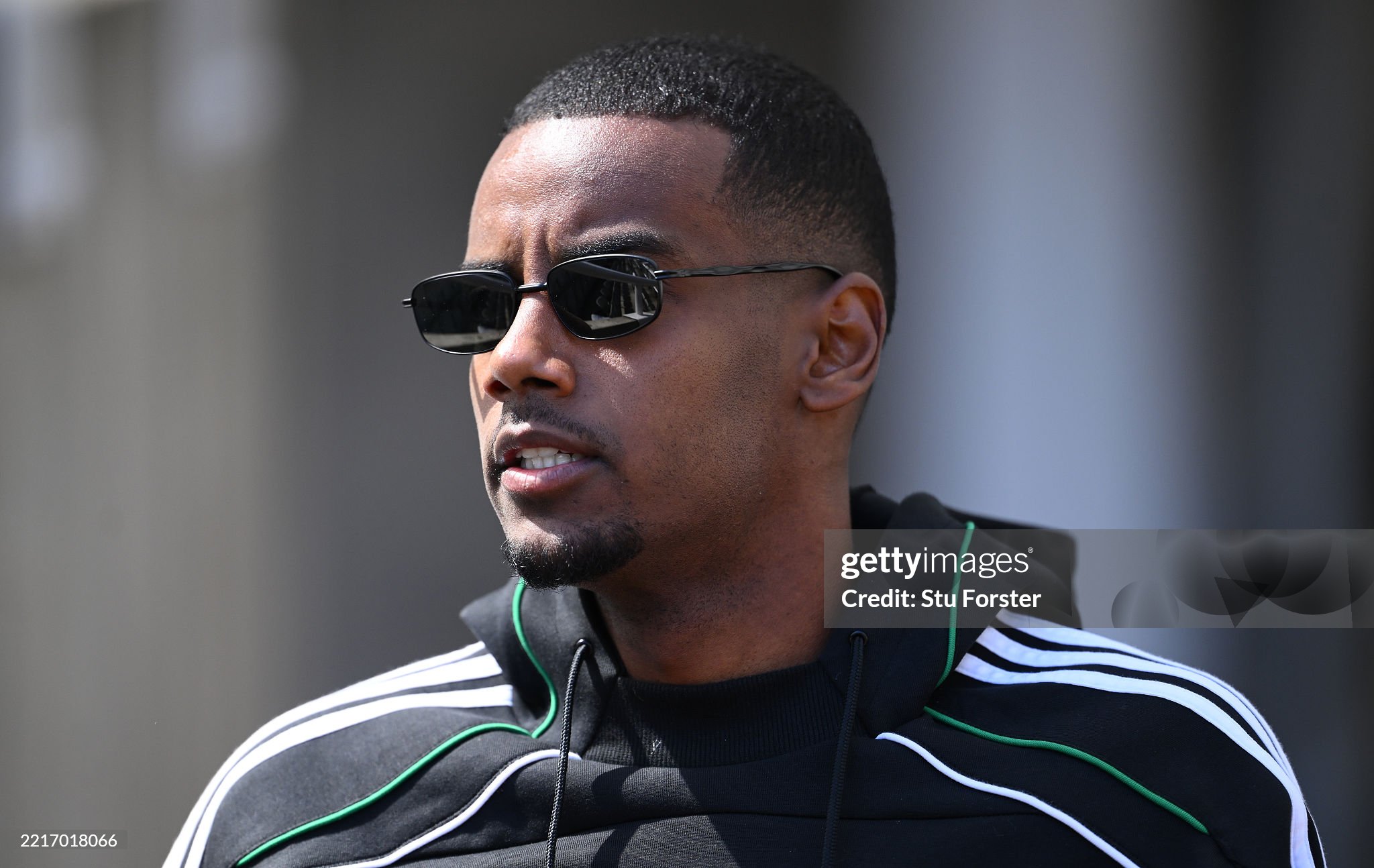 Liverpool target Isak reports back to Newcastle s training ground