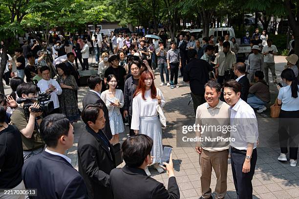 Lee Jun-seok, presidential candidate of the Reform Party, poses for a commemorative photo with supporters after delivering a campaign speech in...