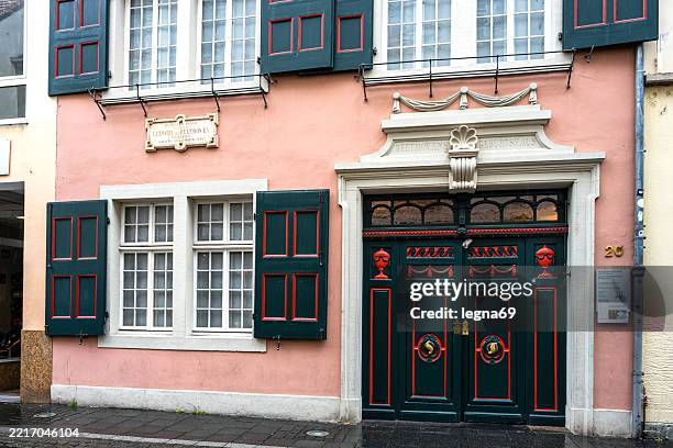 exterior facade of beethoven's birthplace in bonn - bonn stock pictures, royalty-free photos & images