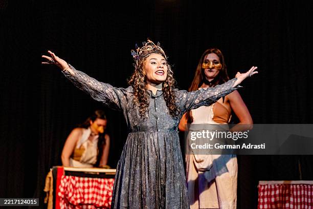 theater with four women - theaterindustrie stockfoto's en -beelden
