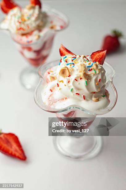 sweet summer bliss: strawberry sundae delight - ice cream sundae stock pictures, royalty-free photos & images