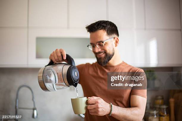 85 Bilder und Stockfotos zu Mann Mit Waermflasche