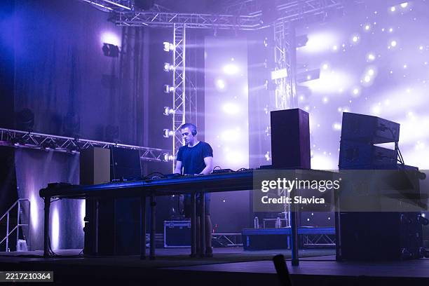 Dj Stage Performance 105,791 Dj Stage Stock Photos, High-Res Pictures, and Images - Getty Images
