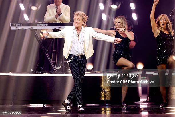 Sir Rod Stewart performs onstage during the 2025 American Music Awards at BleauLive Theater at Fontainebleau Las Vegas on May 26, 2025 in Las Vegas,...