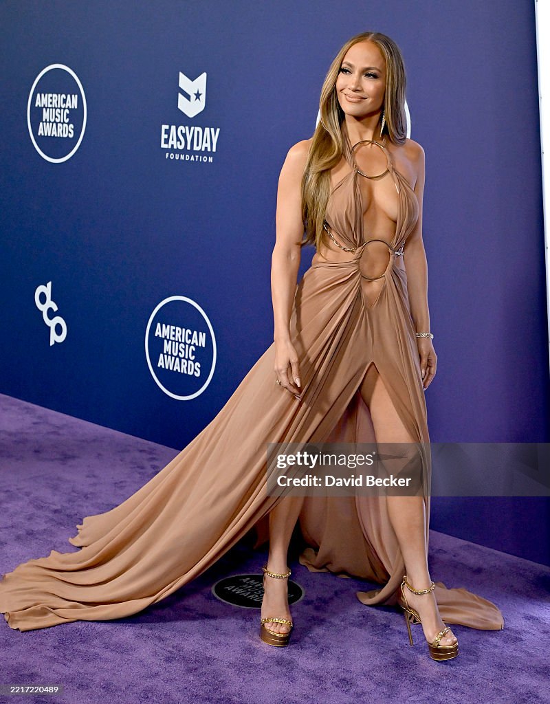 2025 American Music Awards - Winners Walk