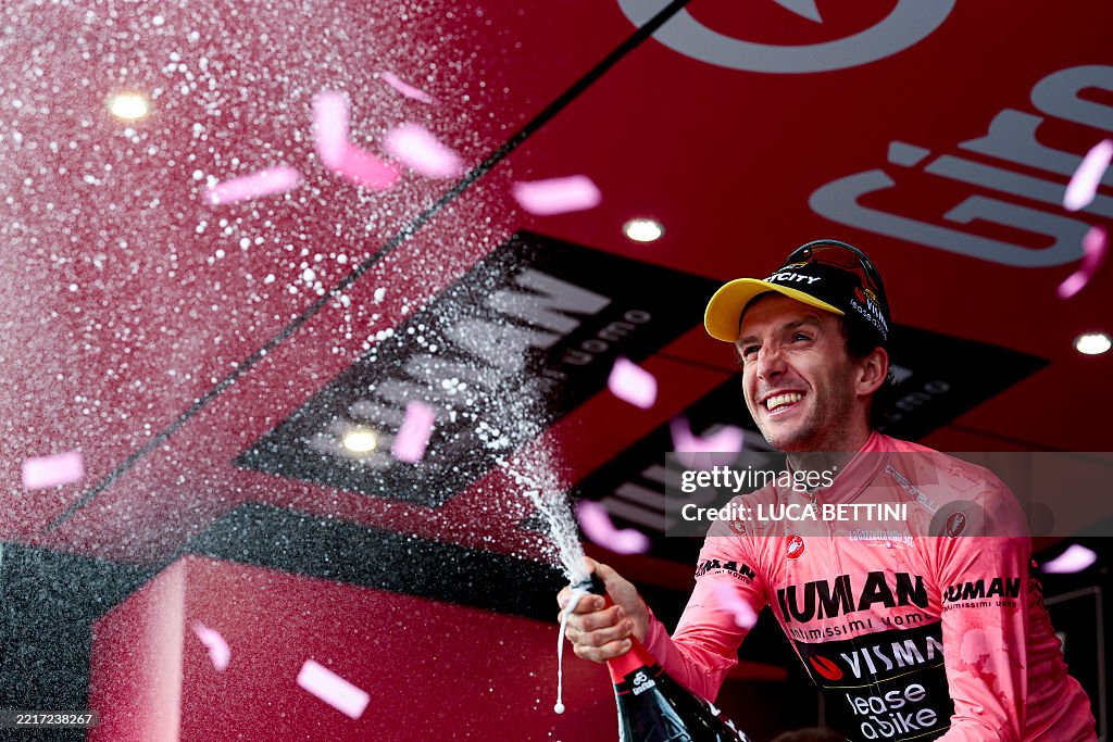 TOPSHOT-CYCLING-ITA-GIRO