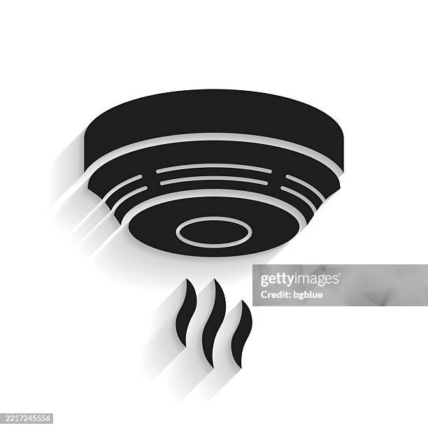 ilustraciones, imágenes clip art, dibujos animados e iconos de stock de detector de humo. icono con sombra larga sobre fondo blanco - smoke-detector-with-smoke