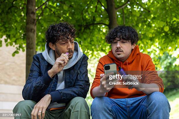 a dangerous trend - electronic cigarette stock pictures, royalty-free photos & images