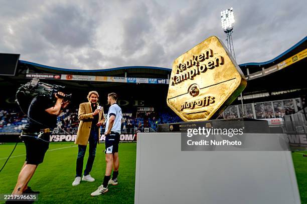 The shield of the winner of the play-offs during the match between Willem II and Telstar at the Koning Willem II Stadium for the Keuken Kampioen...