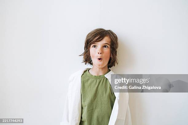 funny emotional portrait of 6-7 year old boy on white background - alleen jongens stockfoto's en -beelden