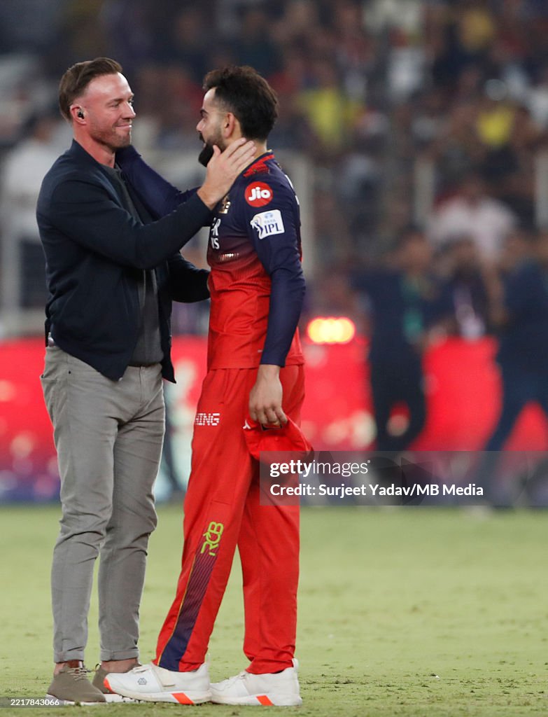 Virat Kohli of Royal Challengers Bengaluru celebrates with AB de ...