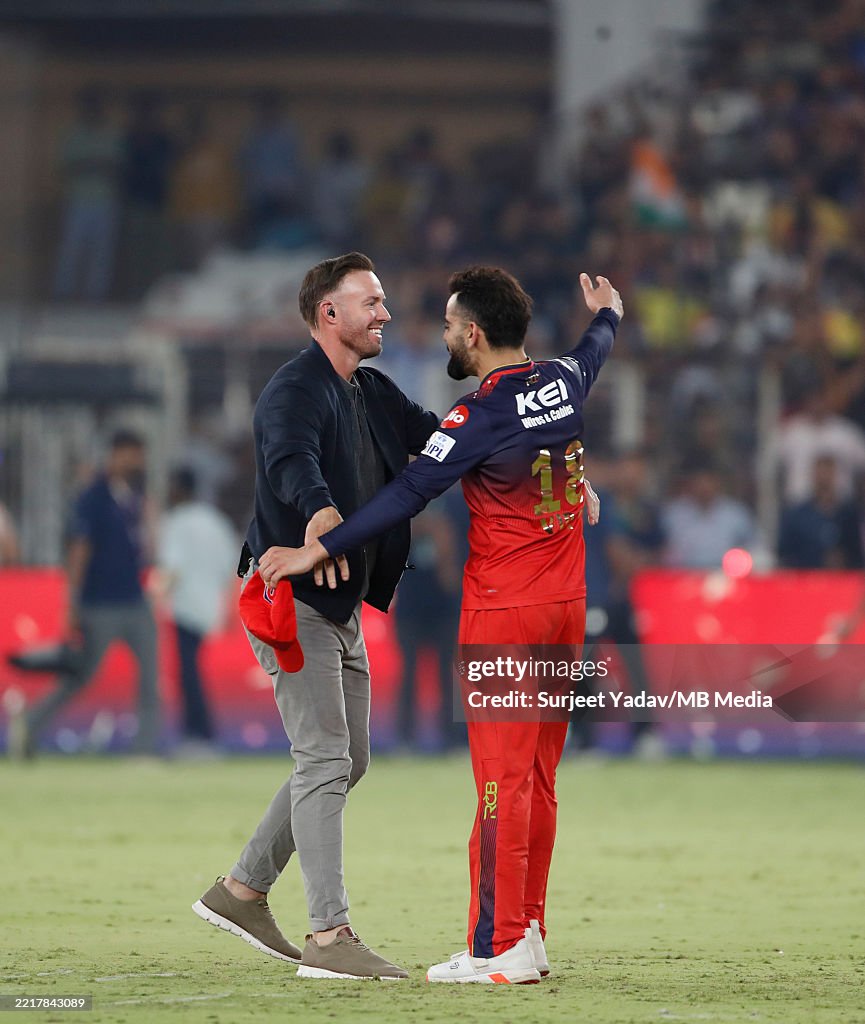 Virat Kohli of Royal Challengers Bengaluru celebrates with AB de ...