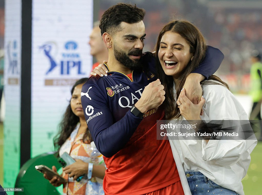 Virat Kohli of Royal Challengers Bengaluru and this wife Anushka ...