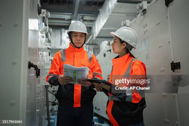 industrial technicians working electrical control cabinet panel is well-organized for manufacturing, hvac, or power distribution and organized technical environment. - operating procedures standardization stock pictures, royalty-free photos & images