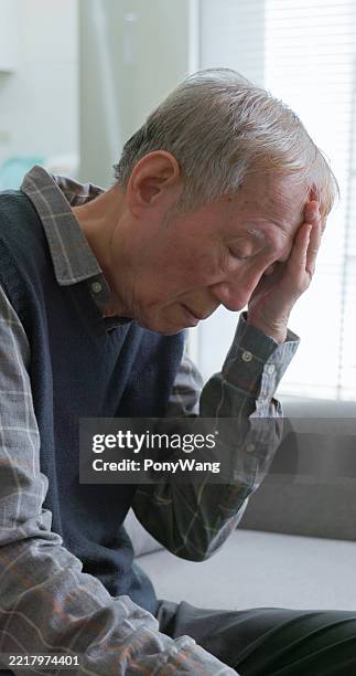 Man Forgetting 306 Man Forgetting Stock Photos, High-Res Pictures, and Images - Getty ...