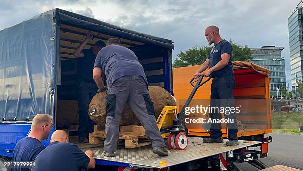 Bomb disposal teams prepare to defuse two 20-ton and one 10-ton ordnance after the discovery of three unexploded bombs in the Deutz district of...