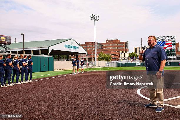 Wayne Messmer Wolves 25 Wayne Messmer Stock Photos, High-Res Pictures, and Images - Getty Images