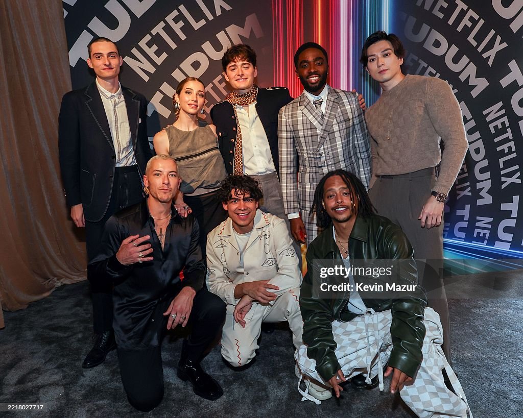 Noah Rudd Finn Wolfhard, Taz Skylar, Emily Rudd, Noah Schnapp, Iñaki Godoy ...