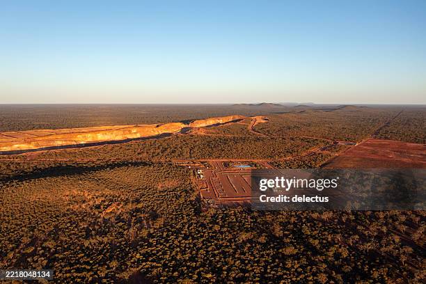 aerial view from the old iron ore mine in the mt jackson hill ranges - australische outback stockfoto's en -beelden