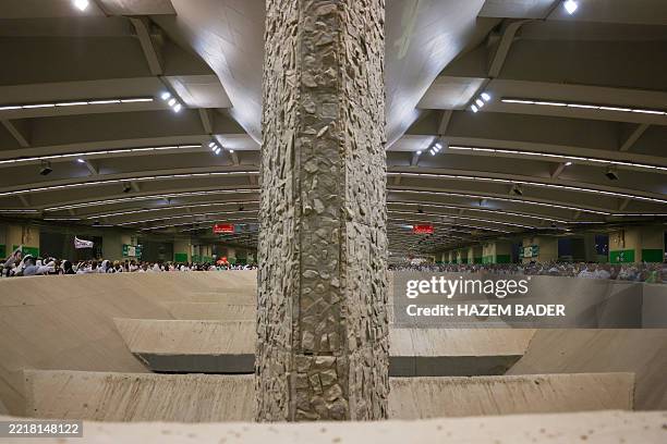 The Rtitual 1,292 Stoning Of The Devil Ritual Stock Photos, High-Res Pictures, and ...