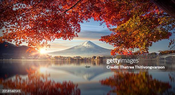 colorful autumn season and mountain fuji with morning fog and red leaves at lake kawaguchiko is one of the best places in japan - satoyama scenery imagens e fotografias de stock
