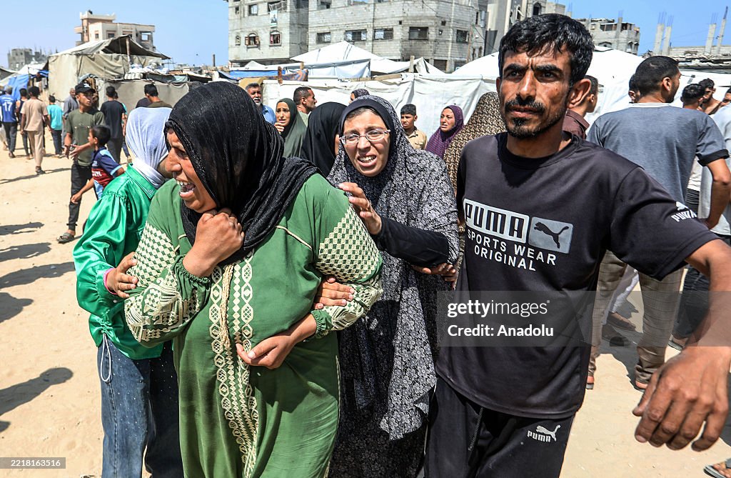 Gaza Roo Displaced Palestinians mourn for their beloved ones who lost their ...