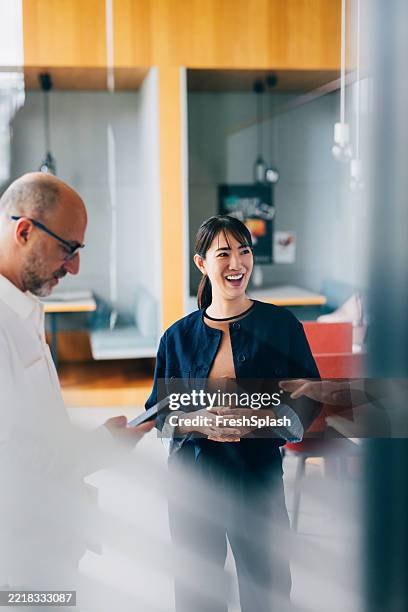 professional team in a casual conversation at a modern office setting - coworking stock pictures, royalty-free photos & images