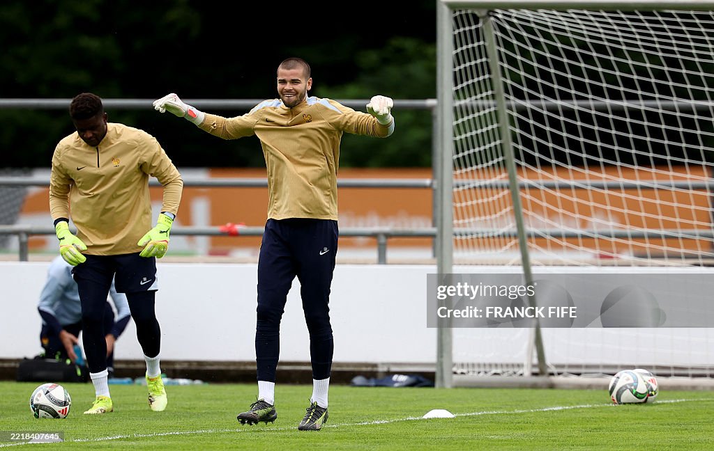FBL-EUR-NATIONS-FRA-TRAINING