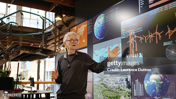 seminar renewable energy big screen - carbon neutrality stock pictures, royalty-free photos & images