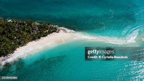 aerial view of nosy iranja, madagascar - barrière de sable photos et images de collection