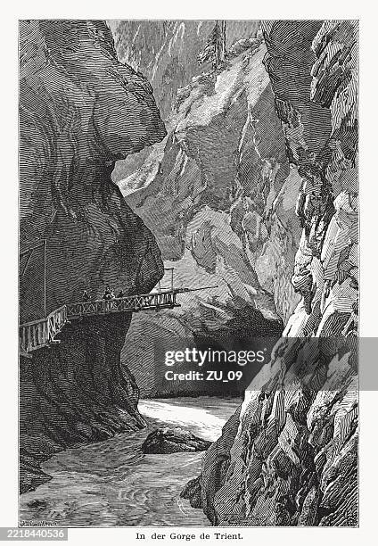 gorges du trient, kanton wallis, schweiz, holzstich, veröffentlicht 1876 - enge stock-grafiken, -clipart, -cartoons und -symbole
