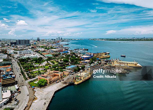 vista aérea del puerto de la ciudad de cebú y el paisaje urbano en filipinas - manila filipinas fotografías e imágenes de stock