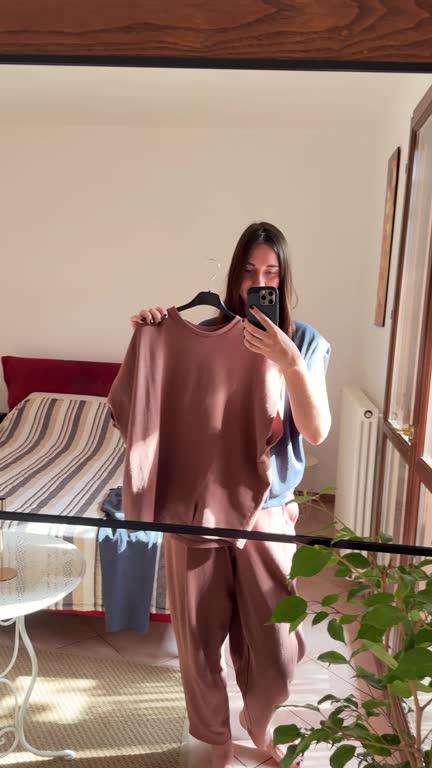 https://media.gettyimages.com/id/2218640238/video/young-woman-choosing-clothes-in-front-of-mirror-at-home.jpg?b=1&s=640x640&k=20&c=1QBDRFmW06LZHLQlSRZmZypD4Zdf3EKnRms-Gxd2s14=