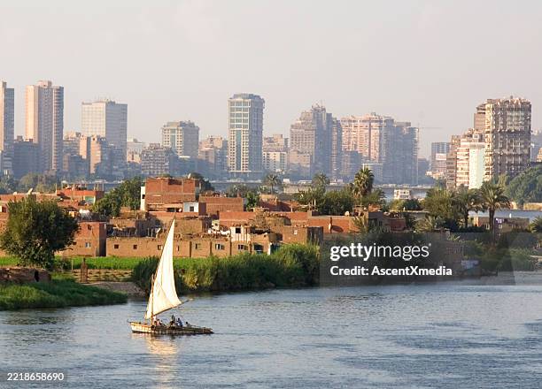 barcos por el río nilo - el cairo fotografías e imágenes de stock