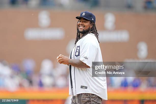 Detroit Lions' first draft pick in the 2025 NFL Draft Tyleik Williams delivers the first pitch before the game between the Detroit Tigers and Chicago...