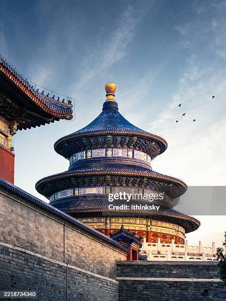 the temple of heaven in beijing - peking stockfoto's en -beelden