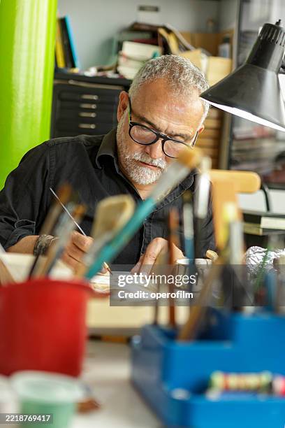 artista ilustrador - ilustrador fotografías e imágenes de stock