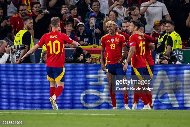 Lamine Yamal of Spain celebrates with teammates after scoring his team's fifth goal during the UEFA Nations League 2025 semifinal match between Spain...