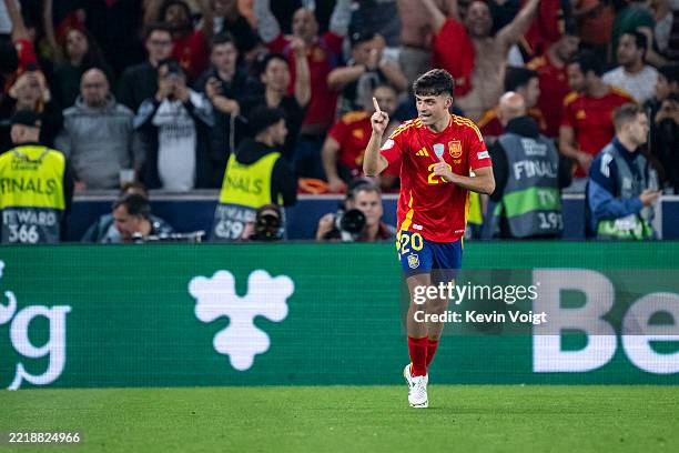 Pedri of Spain celebrates after Spain's fourth goal during the UEFA Nations League 2025 semifinal match between Spain and France at Stuttgart Arena...